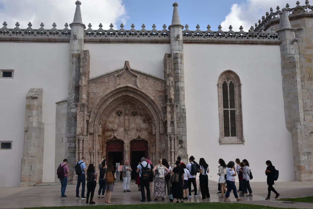 Participantes do evento em frente ao Convento de Jesus, em Setúbal