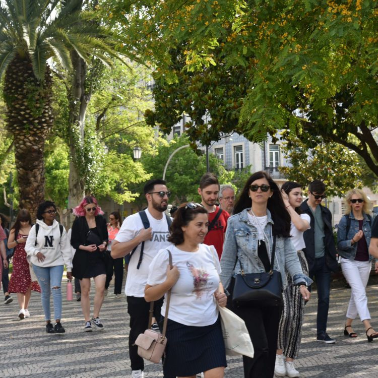 Participantes do evento passeiam por Setúbal