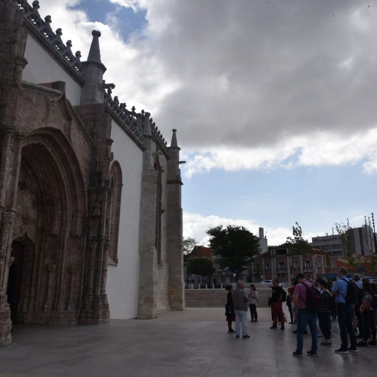 Participantes do evento em frente ao Convento de Jesus, em Setúbal